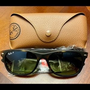 Ray-Ban Sunglasses. Series Wayfarer. Color code: 894/76